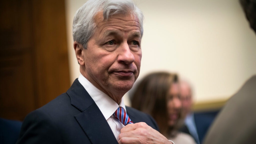 JP Morgan039s Jamie Dimon offers surprising view on economy