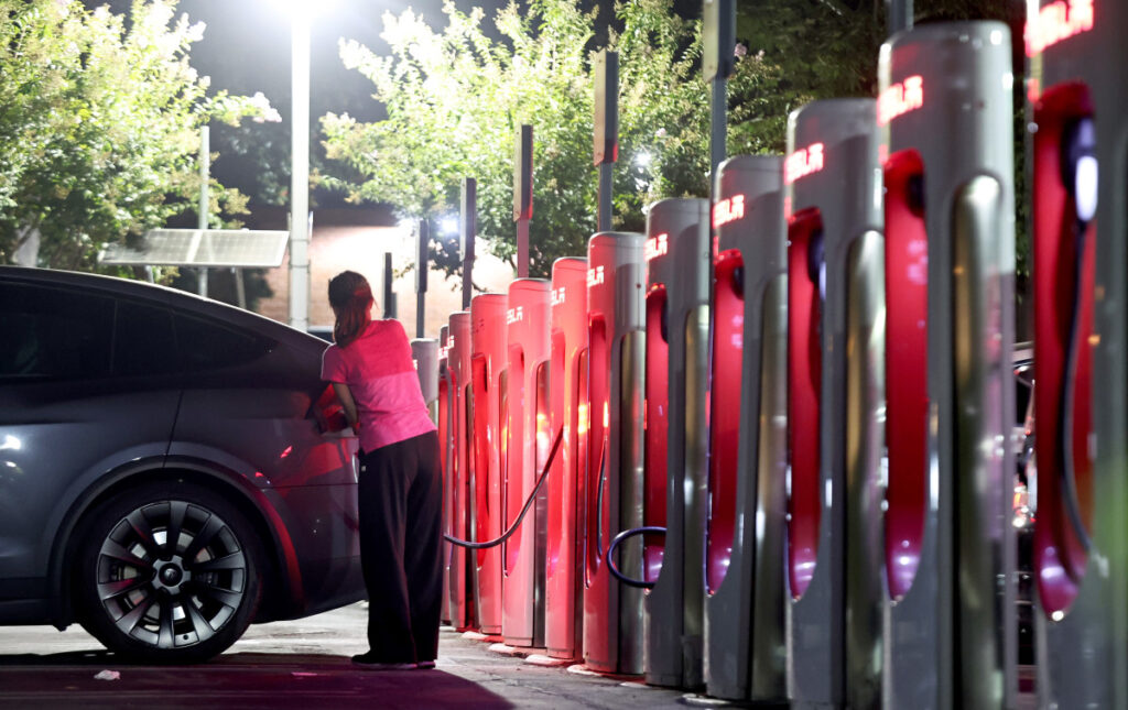 Study EV charging stations have a secret built in business benefit