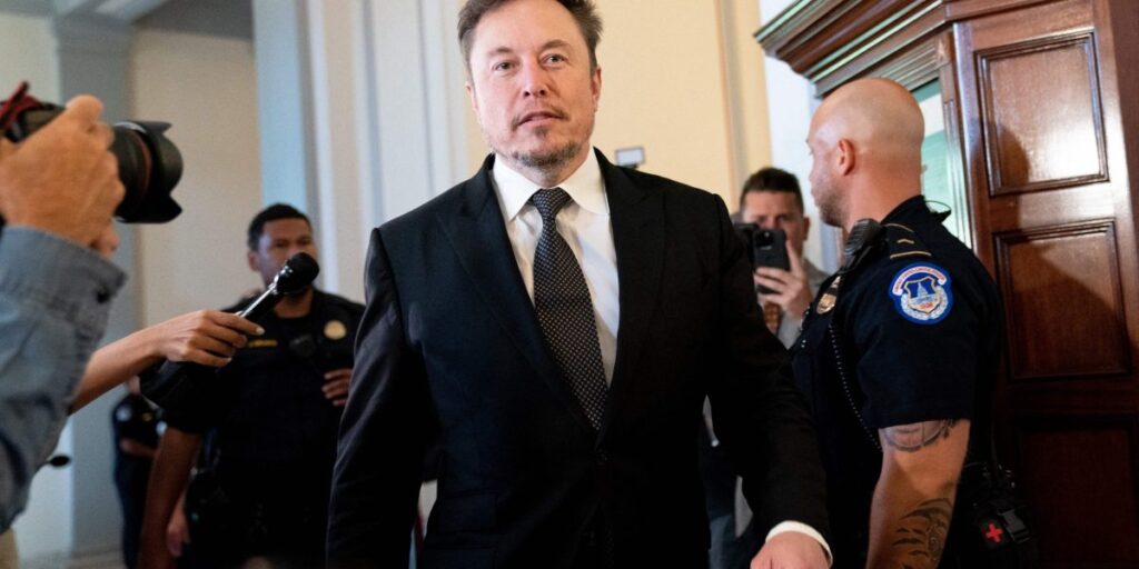 Elon Musk to meet with SEC over Twitter deal