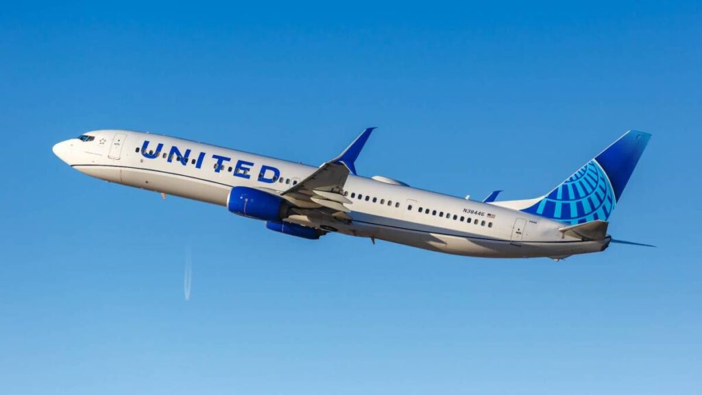 United takes on American with new flight to tropical destination